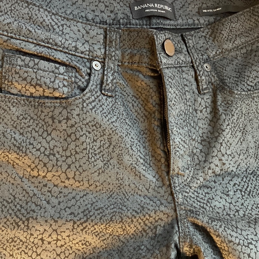 Better for the 🌎 skinny jean. Mid rise